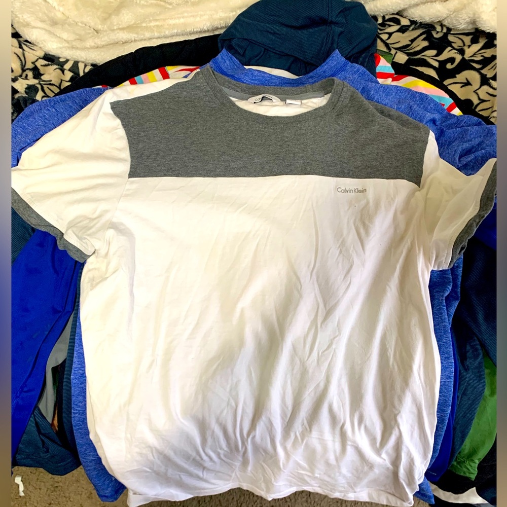 I am selling my Calvin Klein t-shirt wore it once